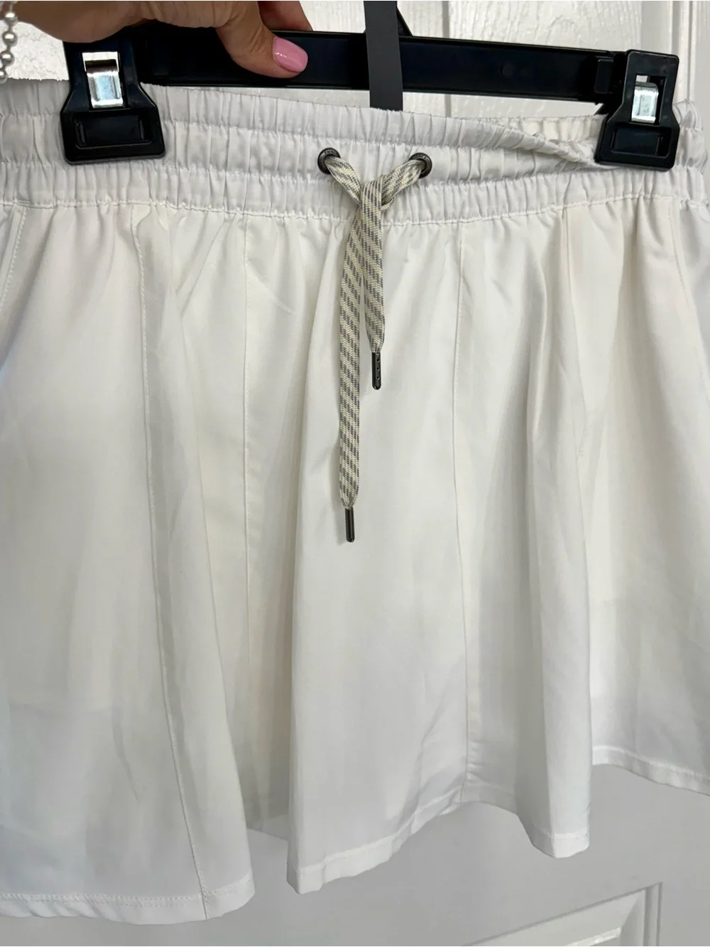 Vuori White Athletic Skirt with Elastic Waistband - Picture 2 of 4